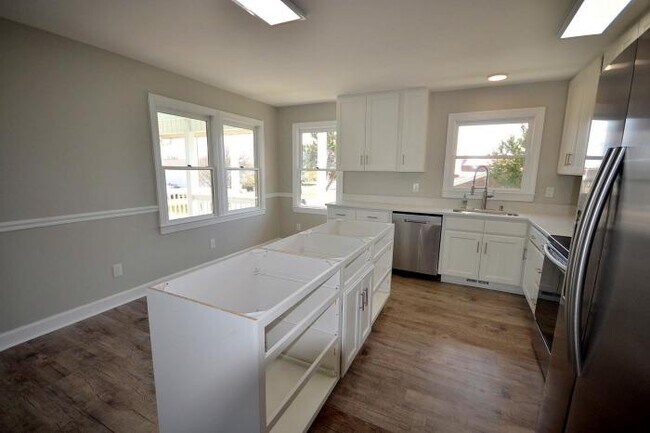 Building Photo - 7 bedroom in Kure Beach NC 28449