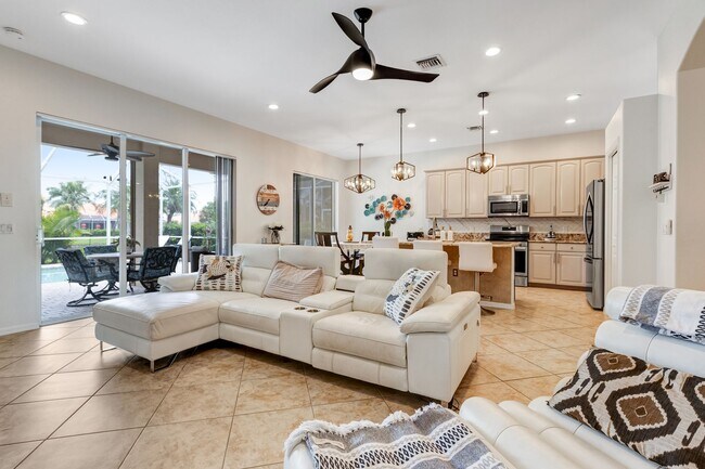 Foto del edificio - ** REFLECTION LAKES ** 4 BED / 2 BATH - PO...