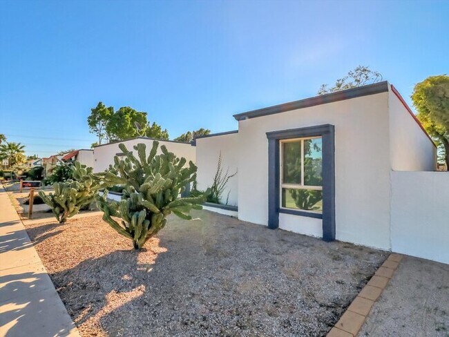 Building Photo - $1,825 for lease, Two Bedroom-1 Bath Remodeled Single Family home With 2 Car Garage & Private Yar...