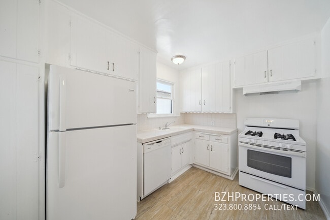 Building Photo - 5301 Vantage Ave