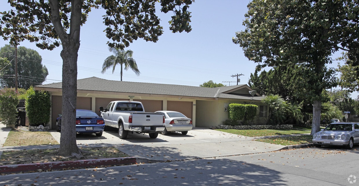 Building Photo - 1330-1332 E Wilshire Ave