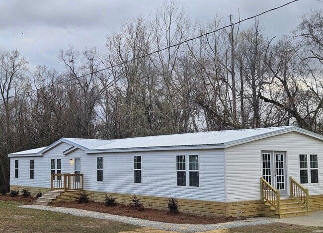 Building Photo - 525 Horsefly Rd