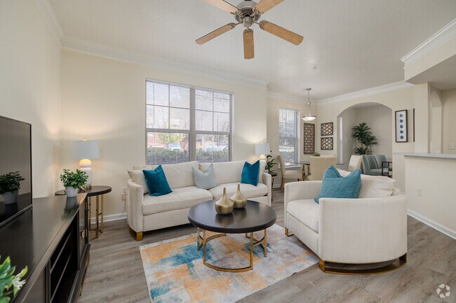 Interior Photo - LANDING SQUARE