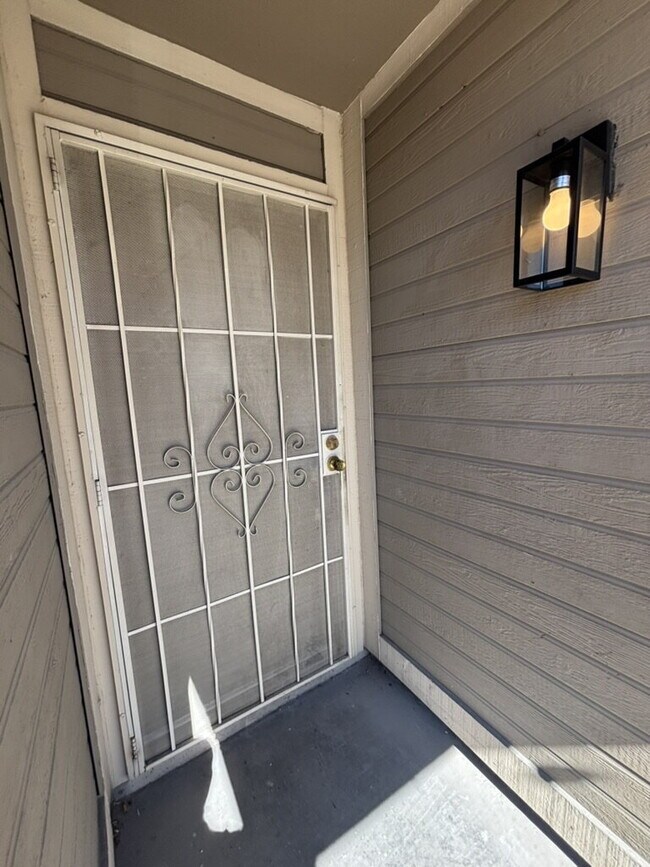 Building Photo - 4670 Tracylynn Ln Building Photo - 4670 Tracylynn Ln