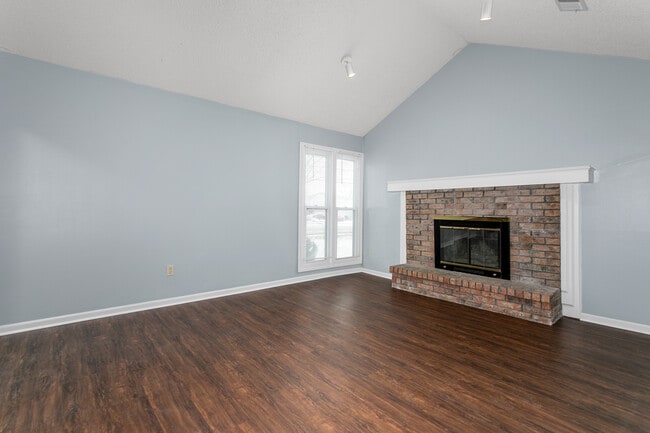 Building Photo - 402 NE Independence Ave