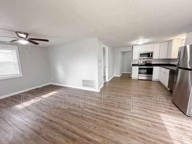Building Photo - 15400 E 54th St