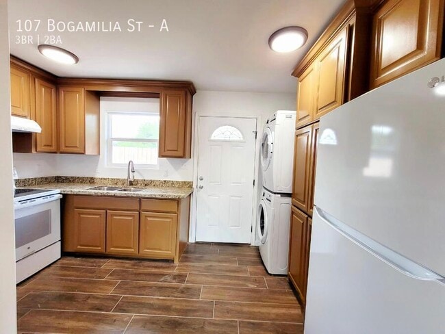 Building Photo - 107 Bogamilia