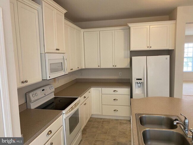 Building Photo - 1662 W Matisse Dr