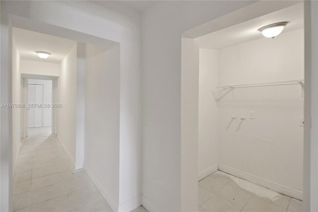 Building Photo - 1160 W 26th Ct