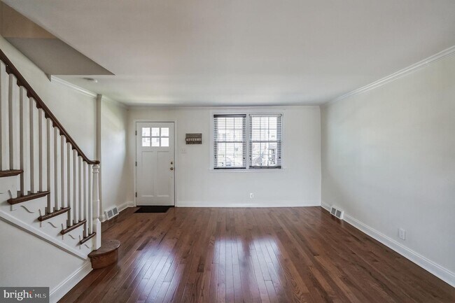 Building Photo - 166 Osborn St