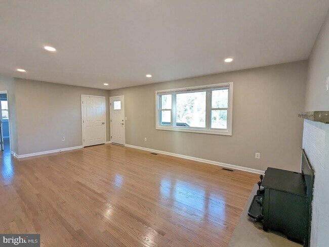 Building Photo - 5704 Artemus Rd