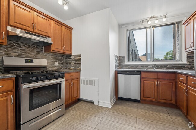 2 chambres, 1 salle de bain - 85 m² - Cuisine - 6001-6101-6151 Cote Saint-Luc Road