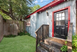 Building Photo - 5419 Gulfton St