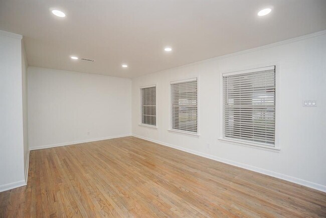 Foto del edificio - 4145 Sarong Dr