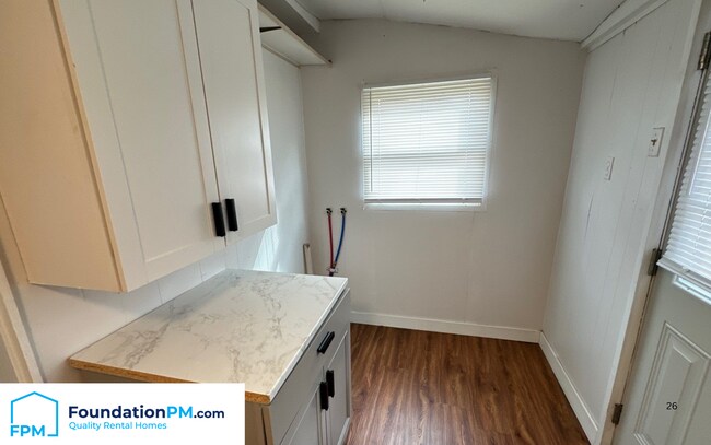 Foto del edificio - 2569 Henderson St