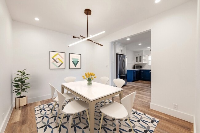 Foto del edificio - 2018 Remodeled 3 bed / 2 bath - wood / tile floors, fenced yard. Hyde Park / Downtown