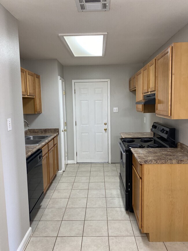 Building Photo - 9022 Titans Dr