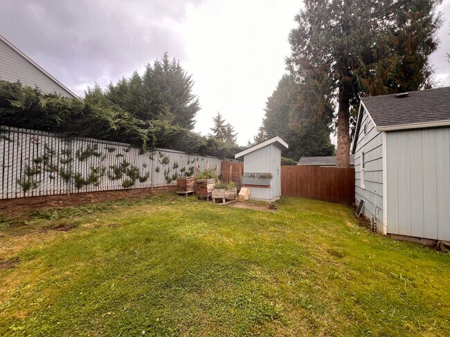 Building Photo - Cute Cottage with Garage and Large Yard