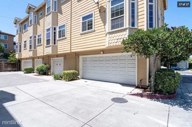 Foto del edificio - 3 br, 2.5 bath Townhome - 2421 Falk Ct