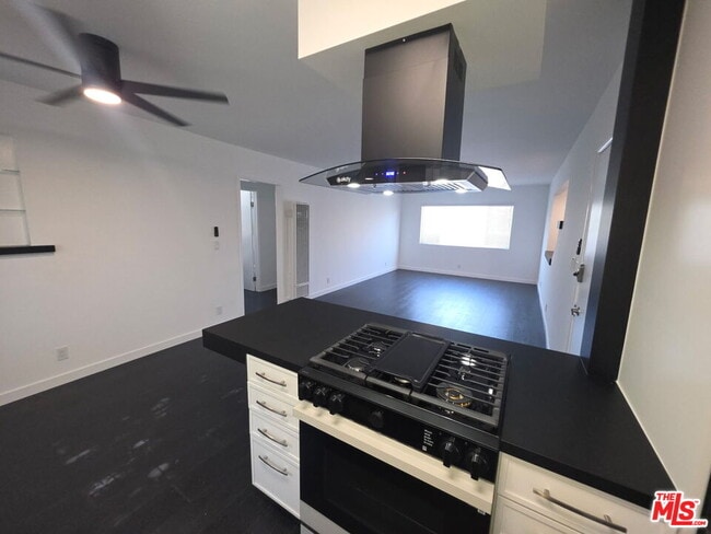 Building Photo - 525 Broadway St