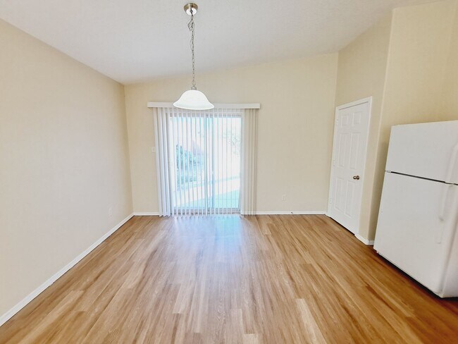 Foto del edificio - 2 Bedroom 1 Bathroom with Fenced in yard