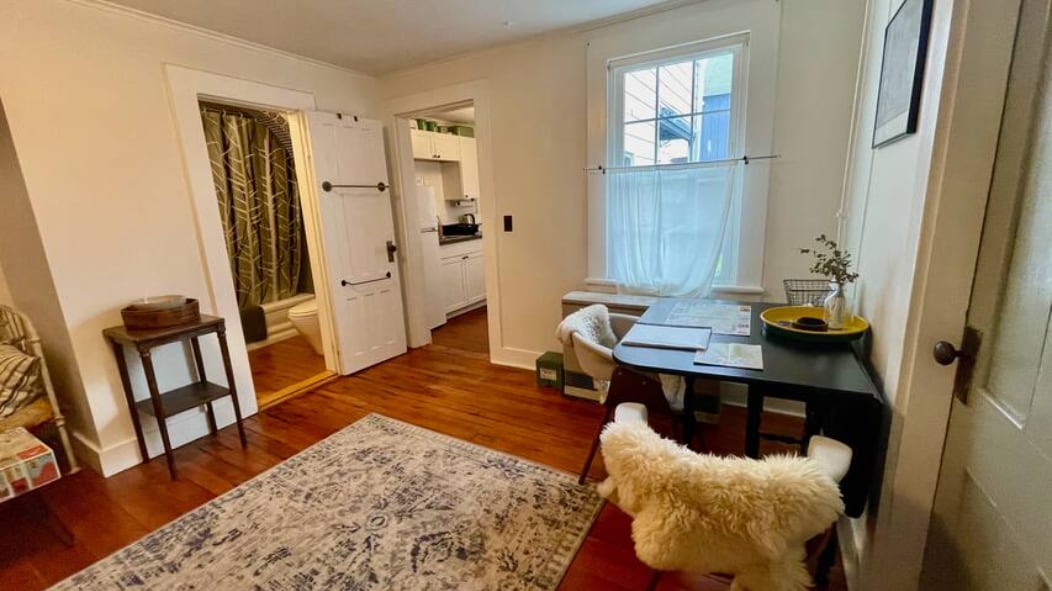 Primary Photo - 232 Robinson St
