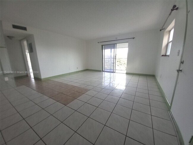 Foto del edificio - 4121 Stirling Rd