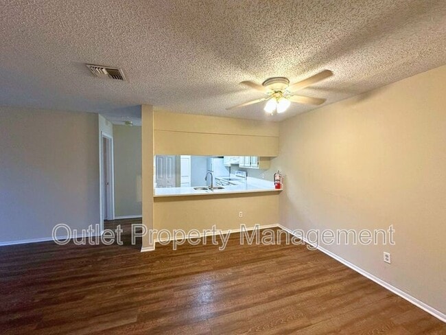 Building Photo - 670 Kenwick Cir