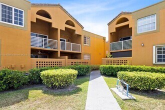 Building Photo - 9741 Fontainebleau Blvd