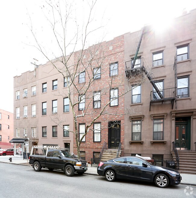 Building Photo - 557 Henry St