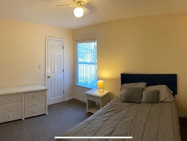 Foto del edificio - 853 Ladner Dr