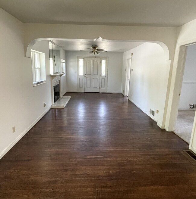 Building Photo - 204 Ramona Ave