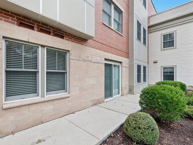 Building Photo - 321 Hammond Pond Pkwy