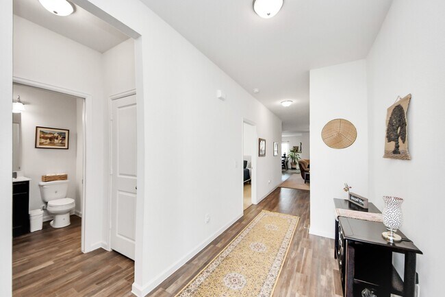 Building Photo - 1024 Banyon Tree Ln