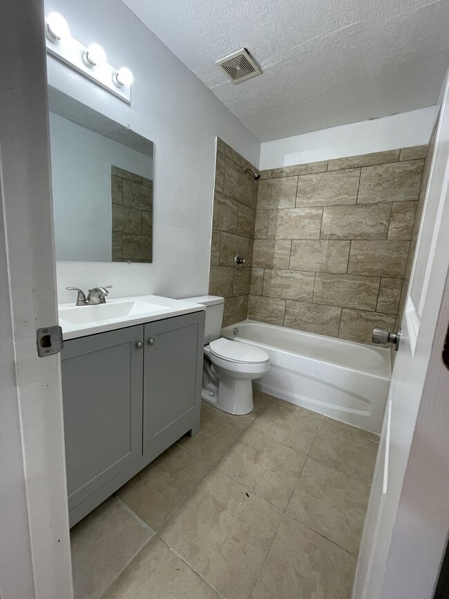 Building Photo - 727-729 Pineville Ln