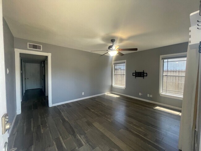 Foto del edificio - Woodlawn Estate – Updated 3 Bedroom Home f...