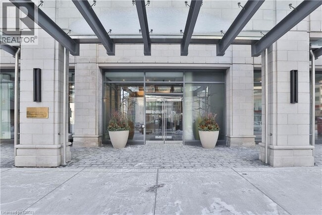 Building Photo - 2060 Lakeshore Rd.