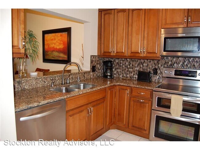 Building Photo - 2 br, 2 bath House - 1305 Pine Lake Dr Unit 5