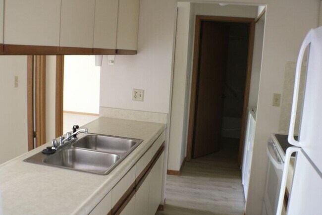 Foto del edificio - $950 | 2 Bedroom, 1 Bathroom Apartment | N...