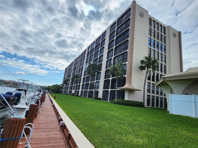 Foto del edificio - 1631 Riverview Rd