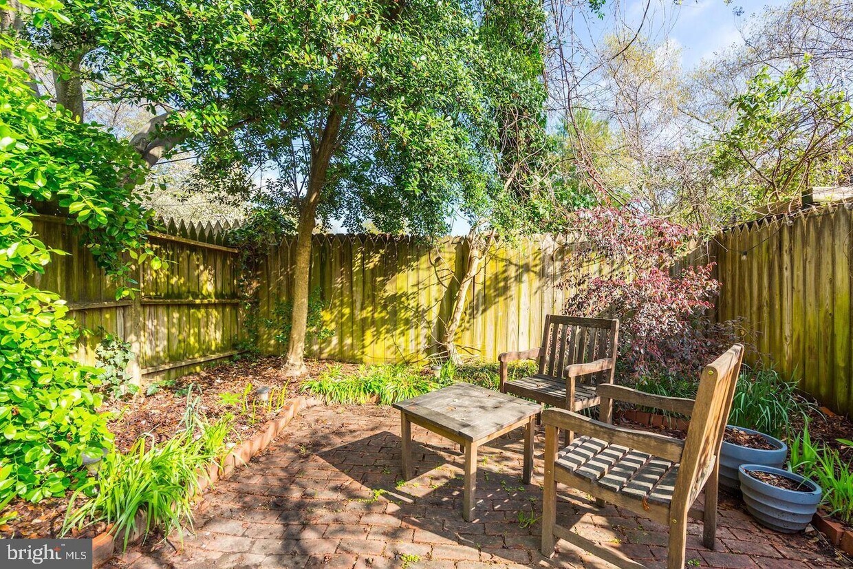 2709 Dumbarton St NW, Washington, DC 20007 Townhome Rentals in