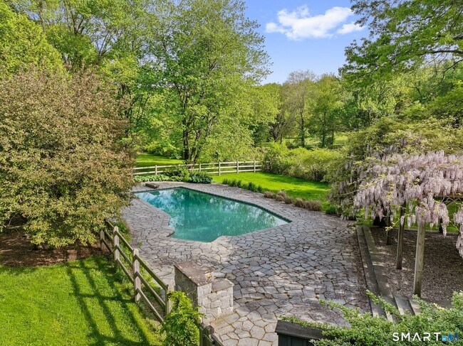 Building Photo - 6 Old Orchard Dr