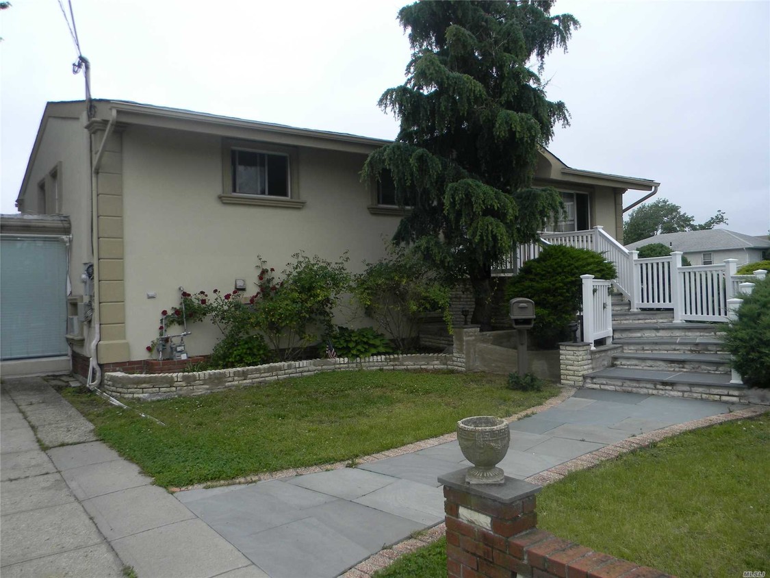 Foto principal - 2682 Bellmore Ave