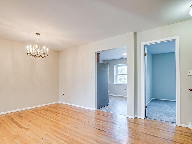 Building Photo - 208 Silver Ct