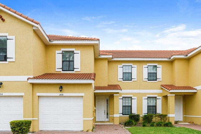 Building Photo - 1470 Pacific Rd