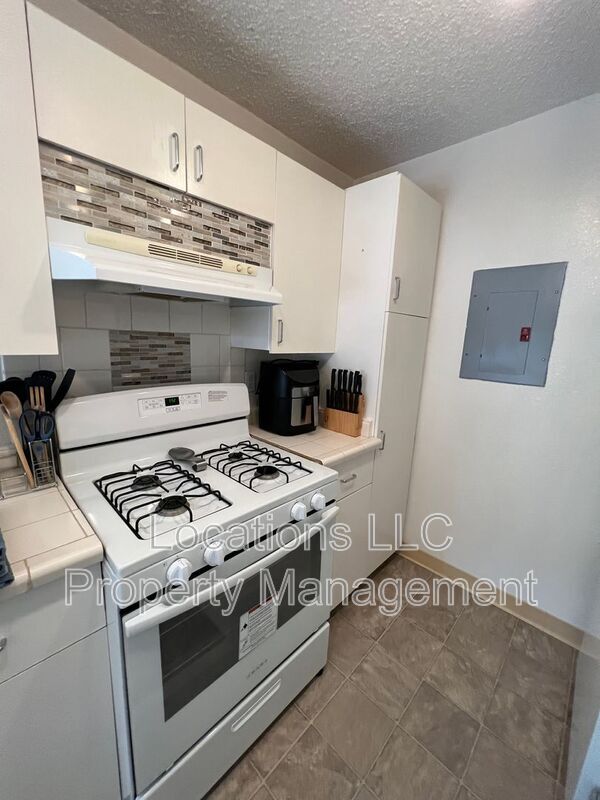 Building Photo - 91-1039 Puamaeole St