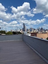 Building Photo - 556 W 18th St