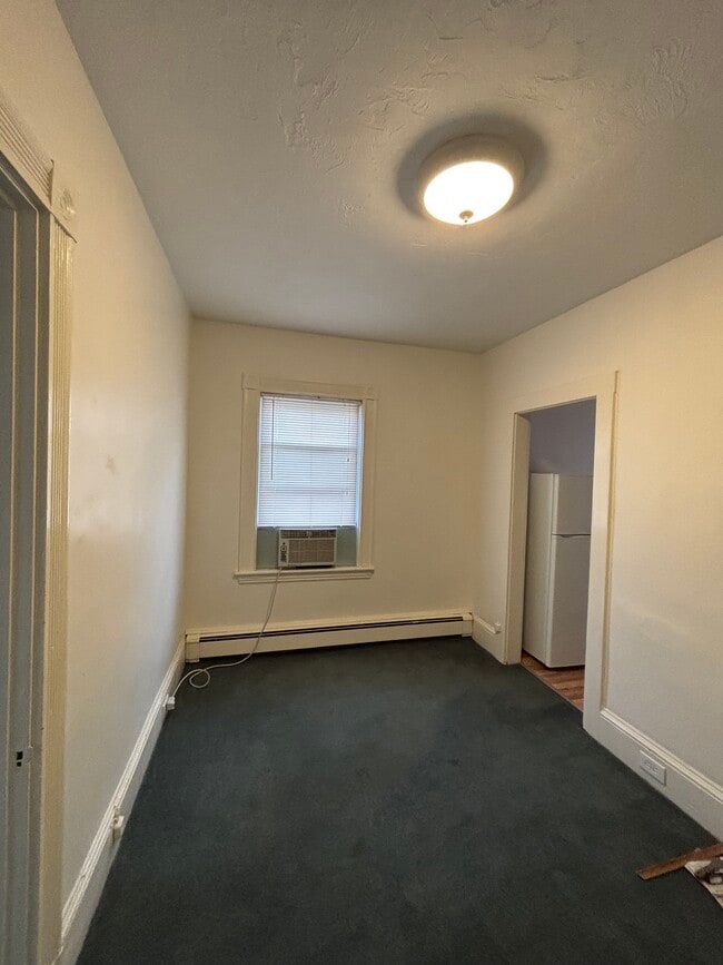 Building Photo - 18 Maple St