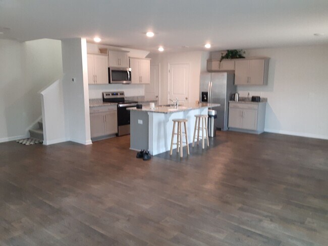 Building Photo - Charming Four Beroom Home in Southeast Col...