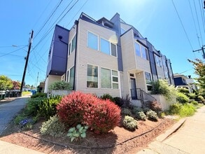 Building Photo - 503 NE 72nd St